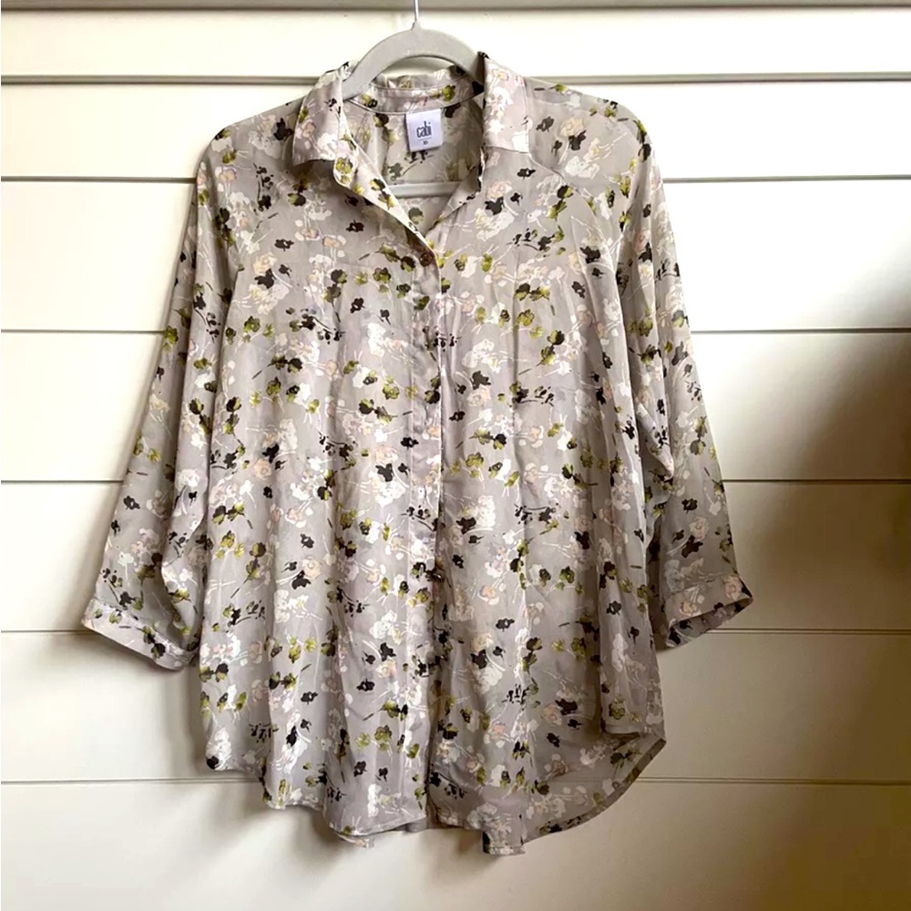 CAbi Womens Top Matinee Collared Hidden Buttons Long Sleeve Floral 5204 Size XS